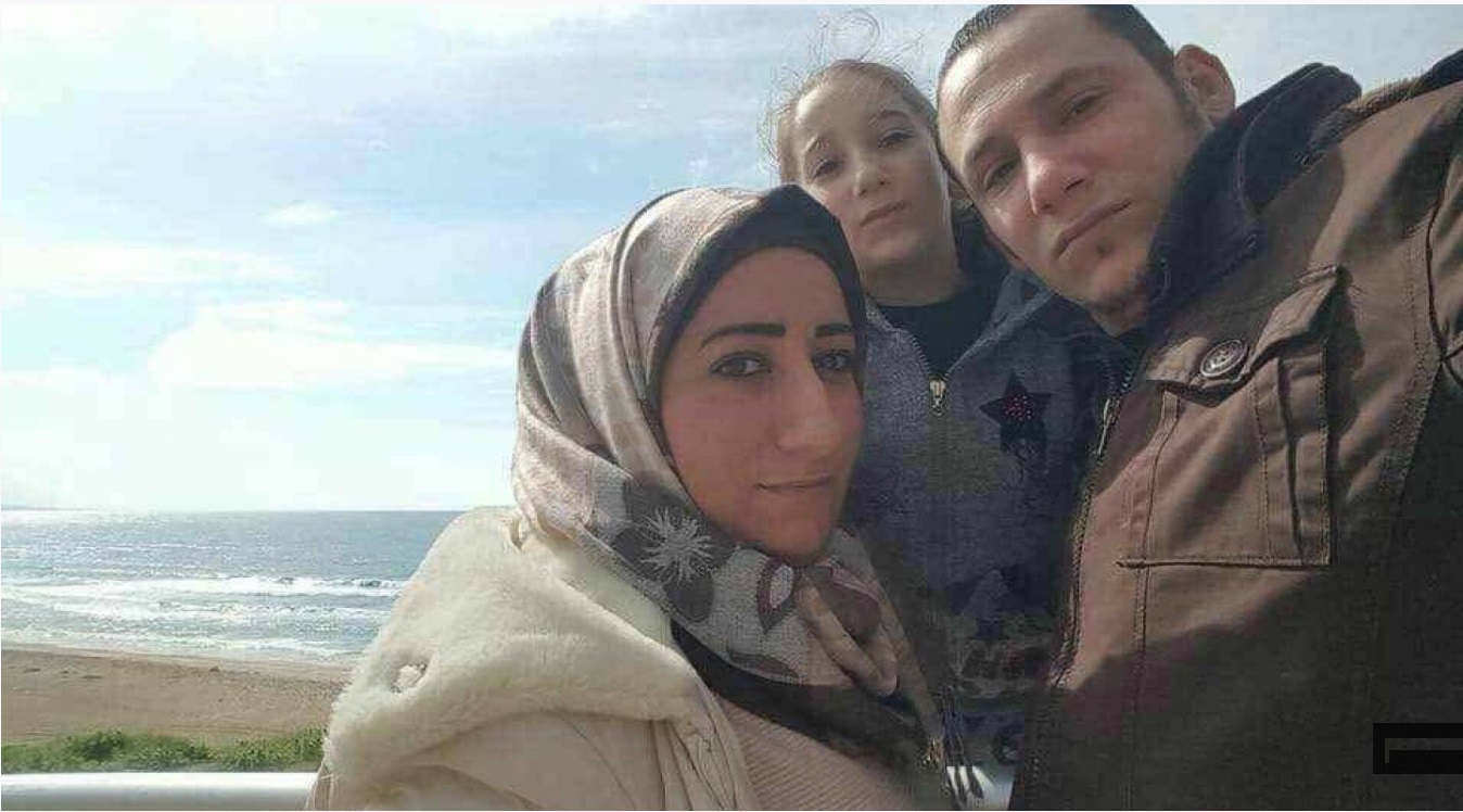 سامر عيتاني مع زوجته زينب عمار وطفلتهما سالي