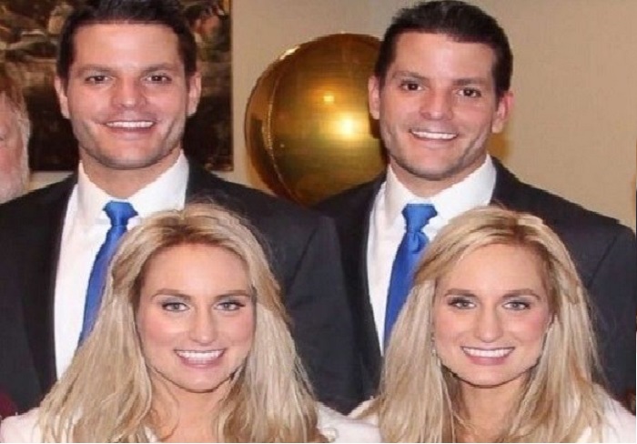 التوأمان جوش وجيريمي مع التوأمتين بريتاني وبريانا (ميرور)