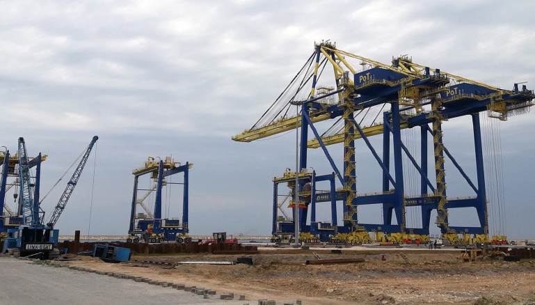 مرفأ طرابلس أقرب إلى سوريا من مرفأ الناقورة المنوى تشييده (جنى الدهيبي)