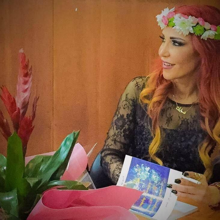 الفنانة التشكيلية والباحثة، الشاعرة والأستاذة الجامعية سوزان شكرون غزاوي