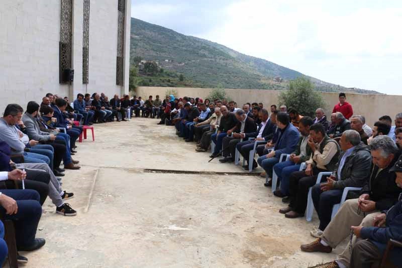 المرشح عن المقعد السني في حاصبيا ومرجعيون عماد الخطيب خلال جانب من الجولة في حلتا