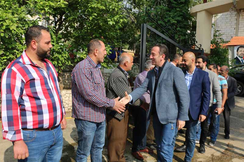 الخطيب يبلتقي عائلات في الهبارية 