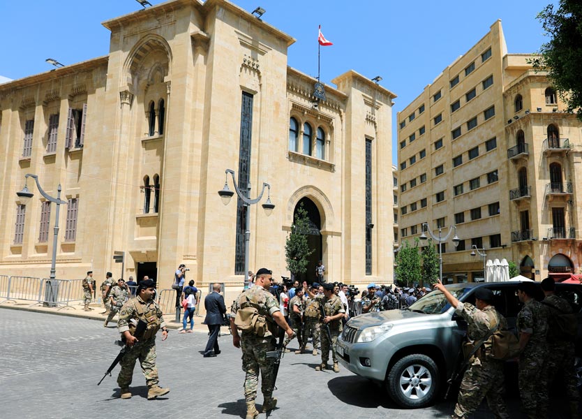 متى تحين اللحظة الحكومية؟