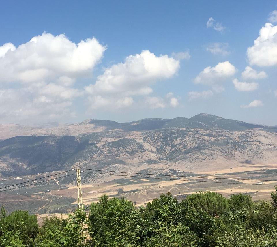 الشقة كاشفة وذات إطلالة خلابة على جبل الشيخ