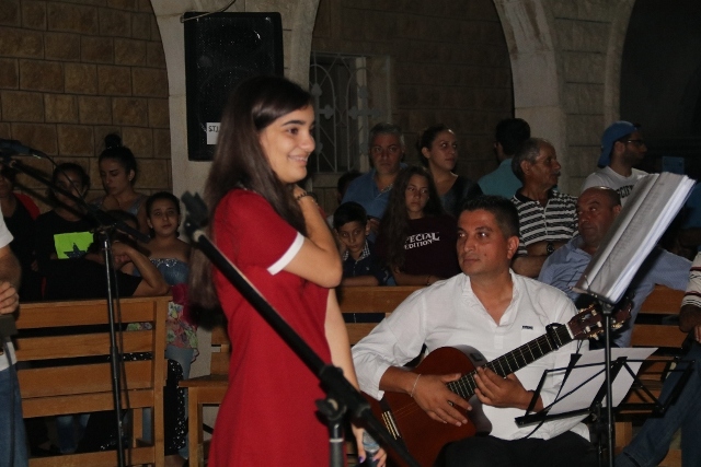 المرنمة كريستا ماريا ابو عقل