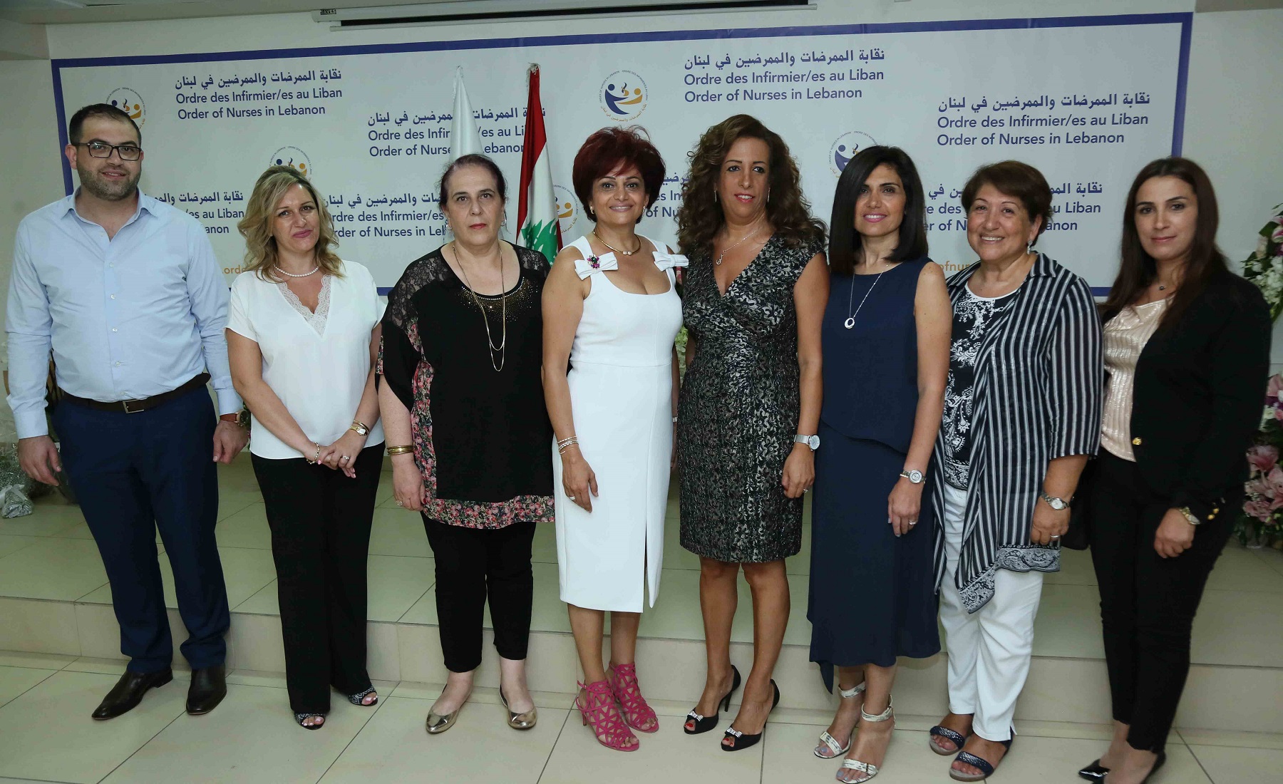 النقيبة د. ميرنا أبي عبدالله ضومط ومديرة النقابة نتالي ريشا مع أعضاء مجلس النفابة