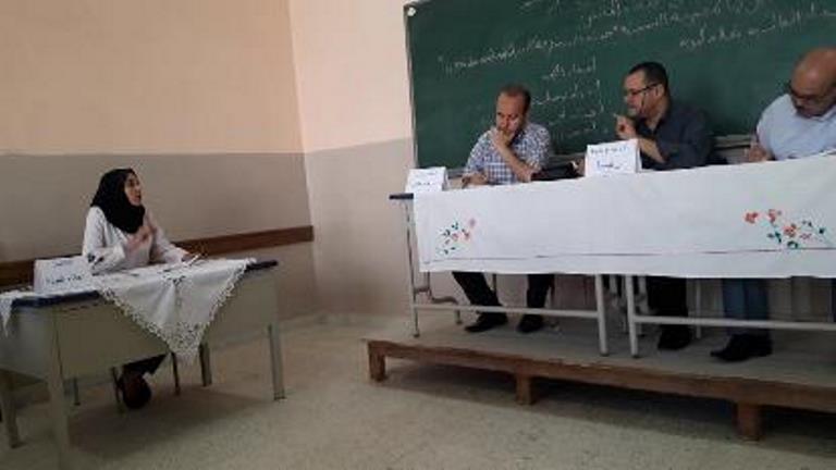 الباحثة الجزائريّة نجلاء كبوية تناقش رسالتها الماستر الخاصّة بها في الأدب العربيّ الحديث في قسم اللغة والأدب العربيّ