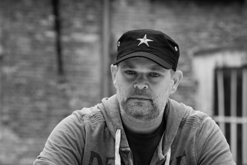 عُثر لدى خليل الصحناوي على ملفات شخصية لفنان معروف