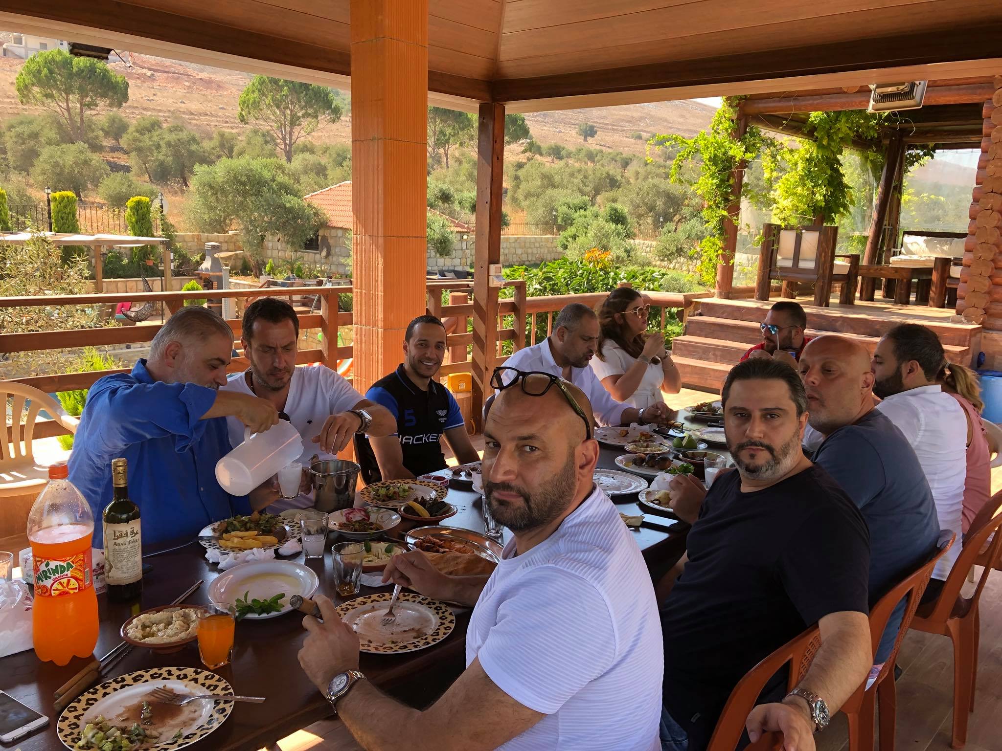 يَظهر جلياً أن عماد شاء من وراء تلك الدعوة أيضاً أن يُظهر لتلك الفاعليات الفنية والإعلامية والحقوقية الوجه الجميل للخيام ومحيطها ولبيئتها الرائعة والصحيّة