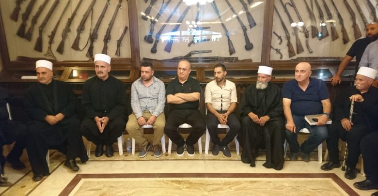 رئيس حزب «التوحيد العربي» الوزير السابق ​وئام وهاب​ خلال إستقبال وفد من أهالي شارون: ما يهمنا هو حفظ كرامة أبناء الطائفة