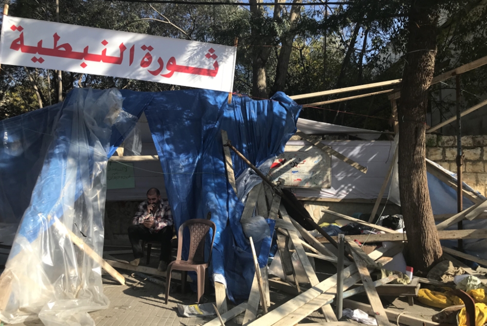 خيمة النبطية، امس، قبل إحراقها ليلاً (الأخبار)