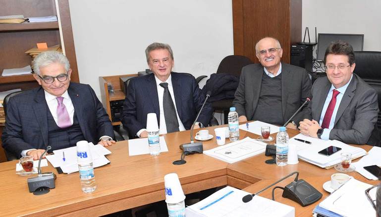 الاجتماع العجائبي والبهجة العارمة في زمن الكارثة (علي فواز)