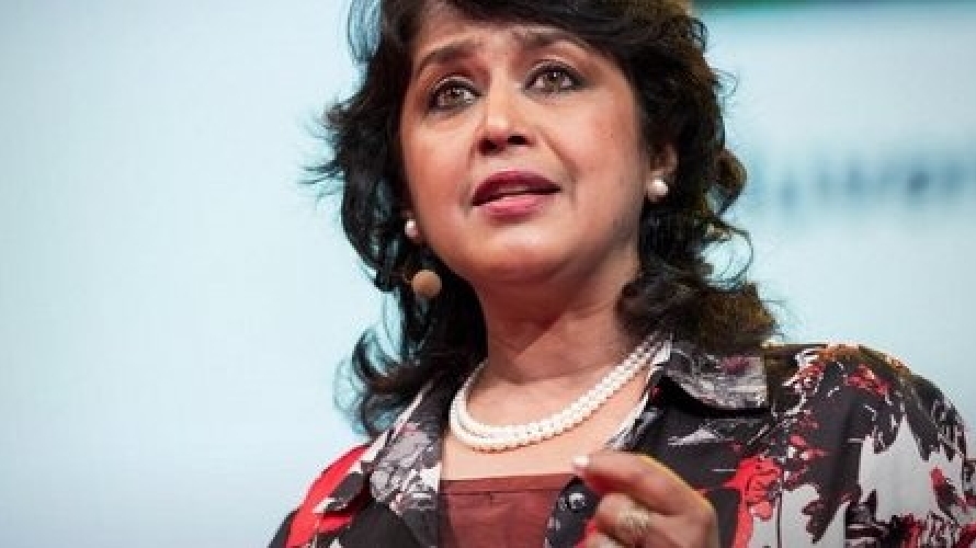 رئيسة موريشيوس د. امينة غريب فقيم عالمة تحمل درجة الدكتوراة في الكيمياء العضوية