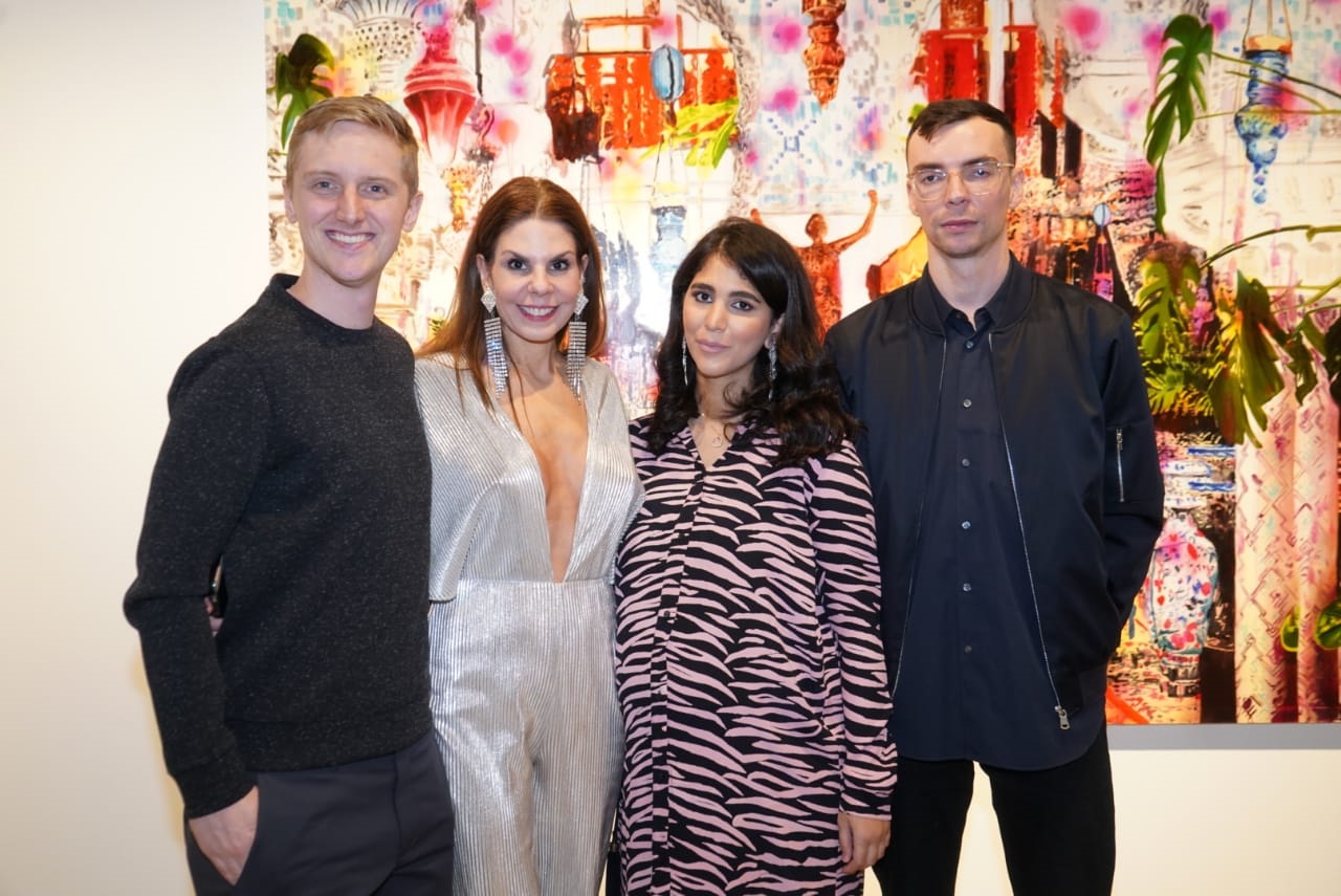 الفنان كانيون كاستاتور، صاحبة صالة العرض هند أحمد، منسقة المعرض ماريا بريتو والفنان جوناثان شابلين 