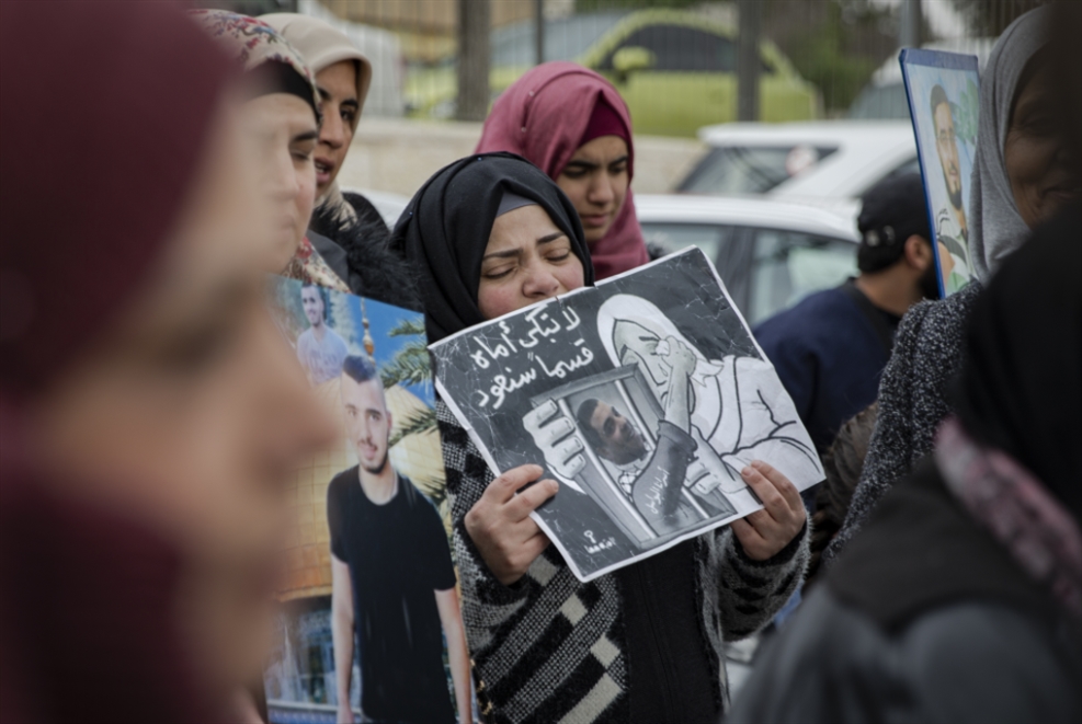 بجانب المحامين، مُنع كذلك الأهالي من زيارة أبنائهم في السجون عامة وسجون الجنوب خاصة (الأناضول)