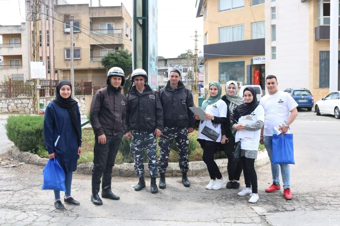 متطوعون من معهد النور الجامعي المشاركون في الحملة