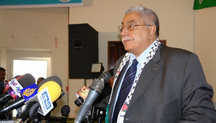 الكاتب معن بشور