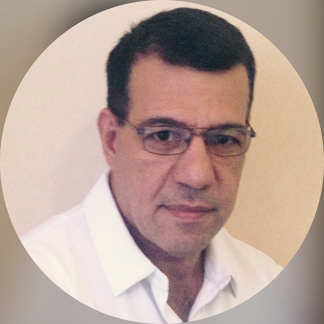 الأديب النّاقد عباس داخل حسن