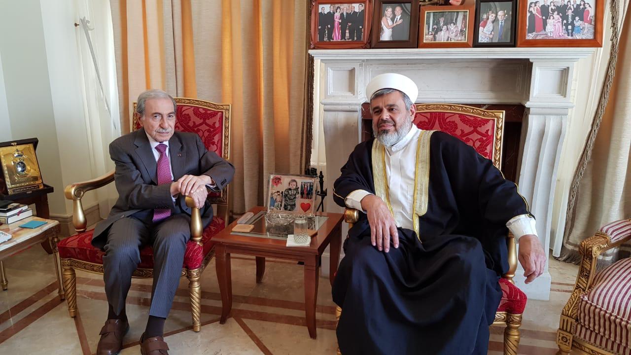 ممثل تجمع العلماء المسلمين في منطقة حاصبيا ومرجعيون الشيخ جهاد السعدي والنائب أنور الخليل