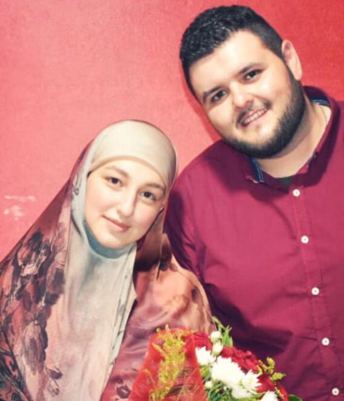 العروسين الشابين علي عصام نصّار وفاطمة علي رحّال