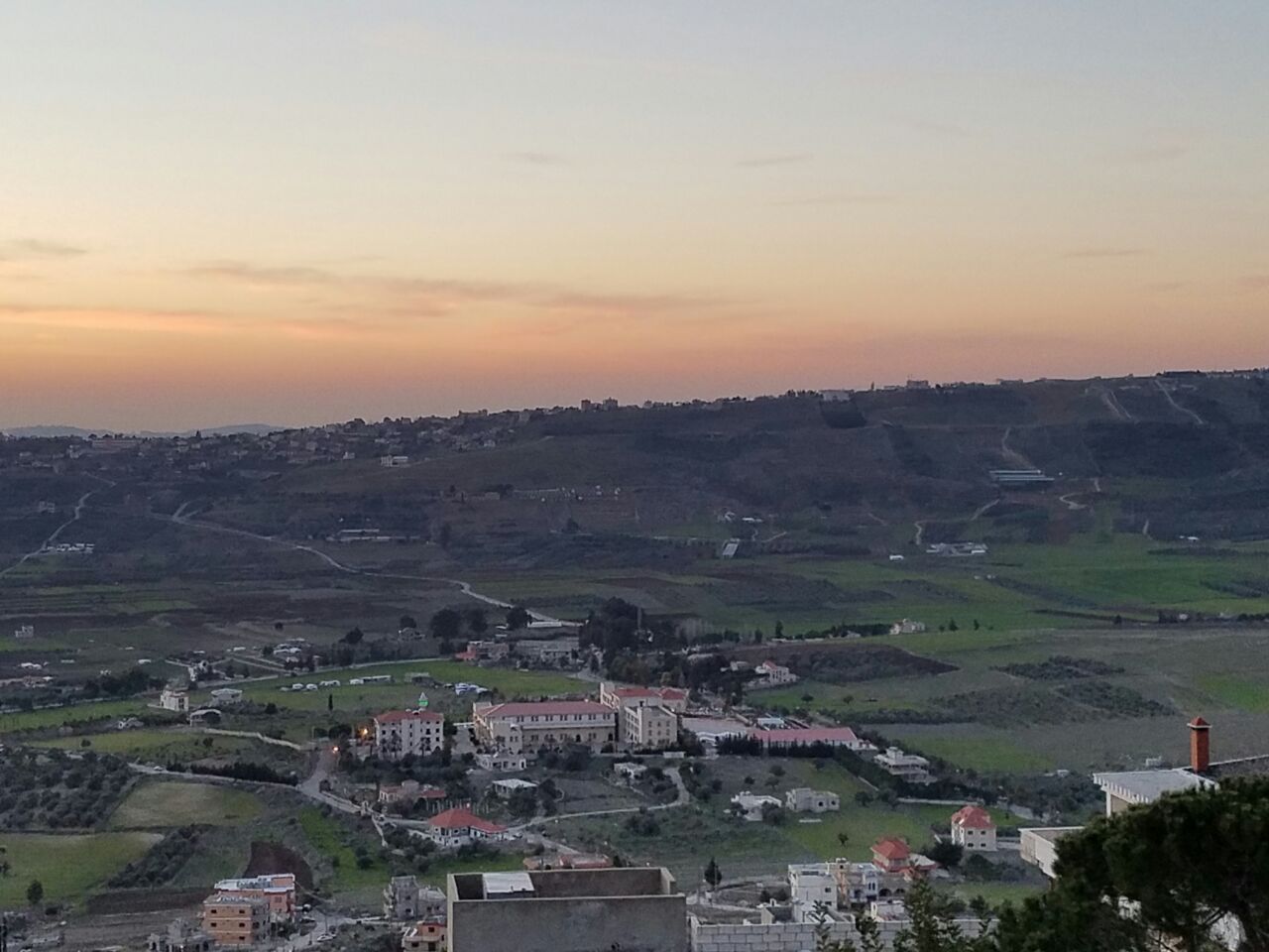 البناء ذات إطلالة رائعة على سهل الخيام