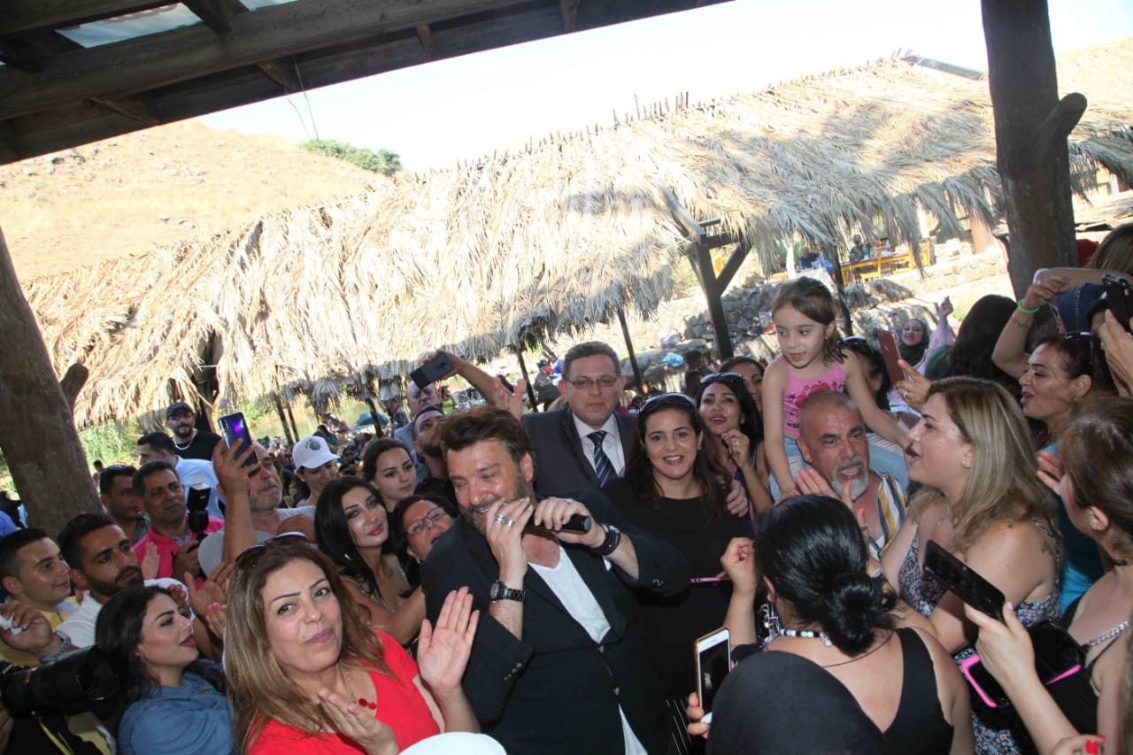 الفنان علاء زلزلي مع جمهوره المحب