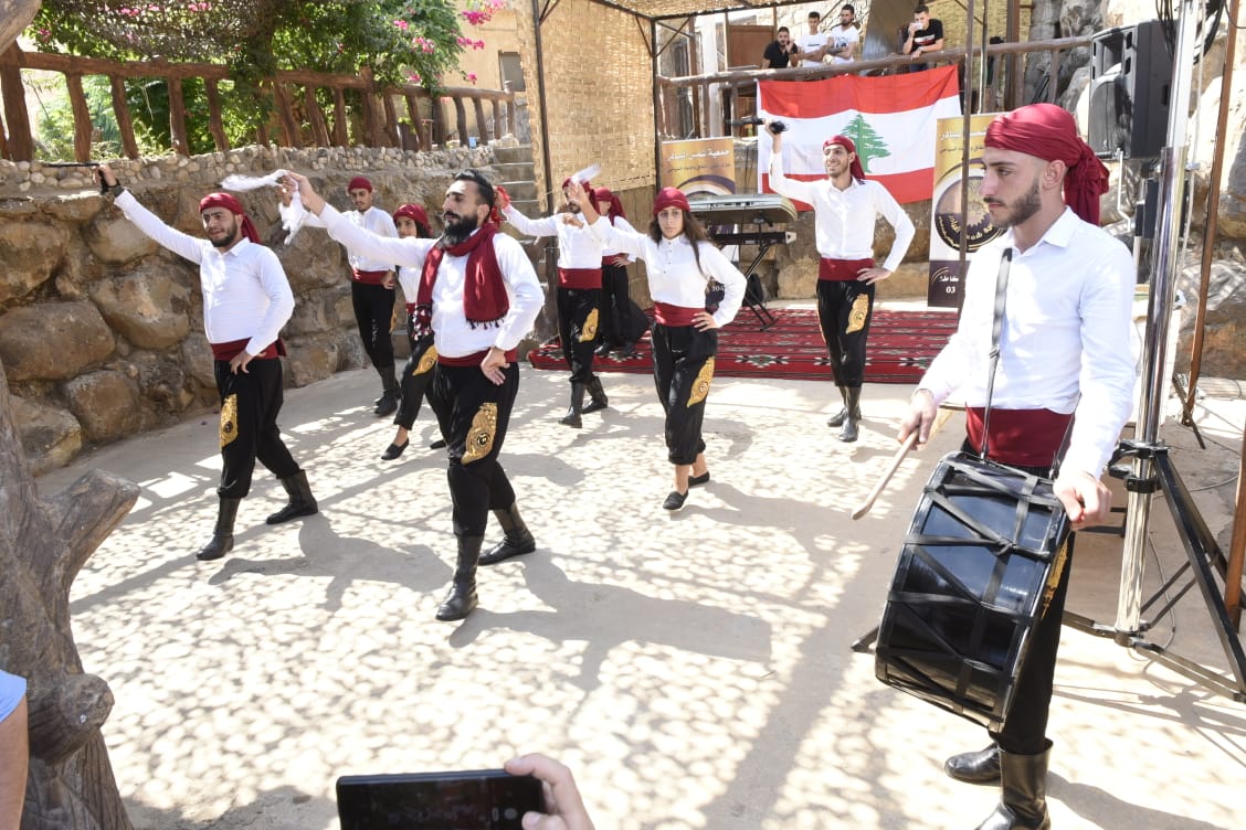 فرقة المولى ودبكة فلوكلورية