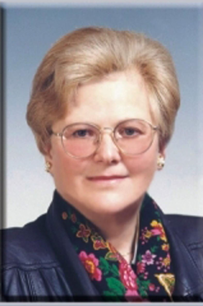 دينكا إلييفا - كاتبة وأديبة بلغارية