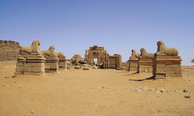 الكتابات التاريخية تقول إن الهندسة المعمارية الكوشية استوحيت من الأذواق الزخرفية المصرية واليونانية والرومانية