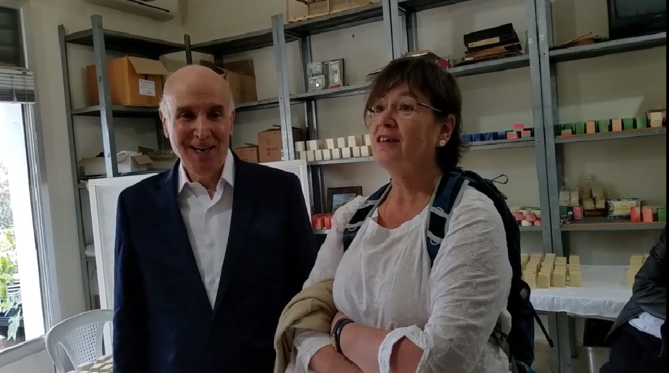 نائبة رئيس الحكومة البلجيكية ألدا جريولي، في زيارة على مراكز مؤسسة عامل في الخيام وإبل السقي، لتفقد عمل المؤسسة الإنساني مع المجتمع المحلي والنازحين السوريين - أرشيف