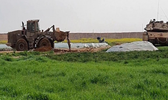 جرافة تابعة لقوات الإحتلال على التنكيل بجثمان الشهيد محمد علي الناعم بأسوأ وأفظع الأساليب، عبر رفعه من رأسه، أمام أعين الناس، وإقتياد الجثة إلى جهة مجهولة