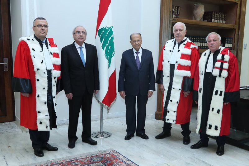 رئيس ​مجلس القضاء الاعلى​ القاضي سهيل عبود والقاضي ​غسان عويدات​ والقاضي فادي الياس خلال قسم اليمين أمام ​رئيس الجمهورية​ في حضور وزير ​العدل​ السابق ألبيرت سرحان