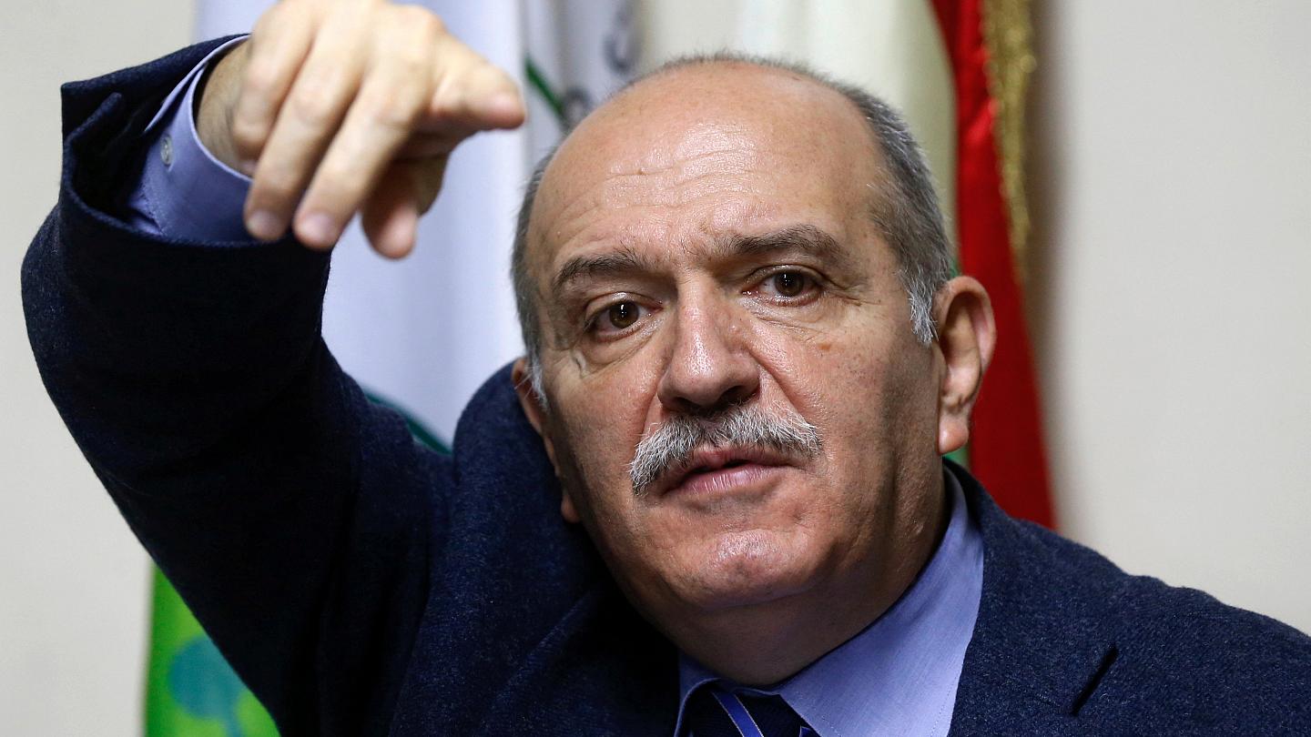 المستقبل يراه رئيس اتحاد نقابات موظفي المصارف في لبنان جورج الحاج «أكثر سوداوية وعدد المصروفين حتى الآن قليل مقارنةً بما ينتظرنا وبالأعداد التي ستصرف في المستقبل»