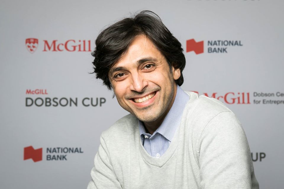 الكاتب أنس عباس إدريس