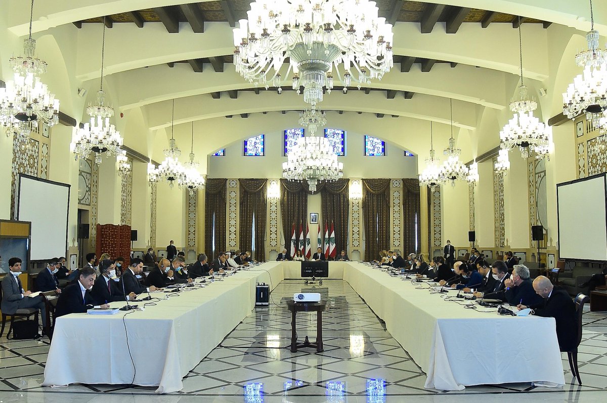 بعدما قدّمت المصارف خطتها الانقاذية البديلة، وسلّطت الضوء على مكامن الخلل في الخطة الحكومية التي تتمّ مناقشتها مع صندوق النقد، تنصرف إدارات البنوك في هذه المرحلة الى ترتيب البيت الداخلي، من خلال إجراءات تفاجئ أحياناً المودعين