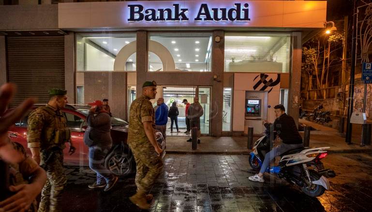 احذروا التوقيع على تعهّدات المصارف الباطلة (علي علّوش)