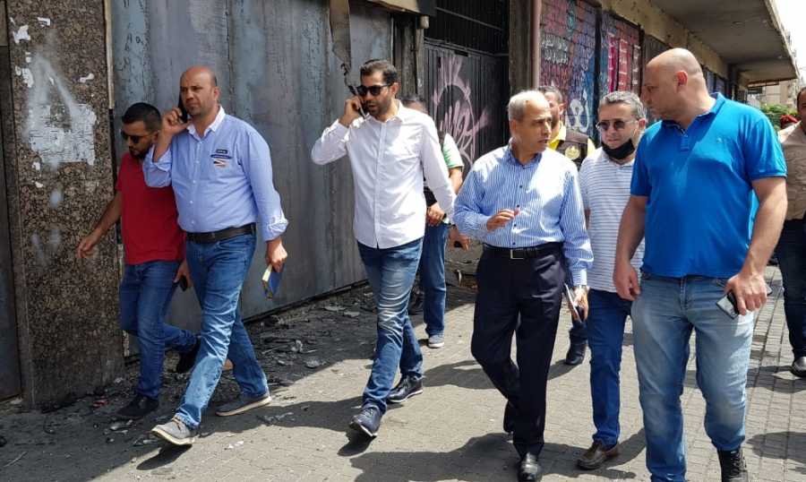 توفر الأموال لدى الهيئة العليا للإغاثة للتعويض على الأثرياء الجشعين، ولا تأبه في توفيرها لإطعام الفقراء الجياع الشرفاء!