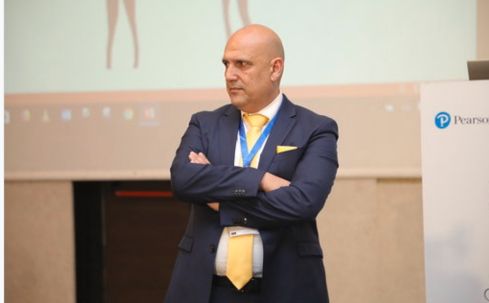 أستاذ في علم الاجتماع  شادي مشنتف