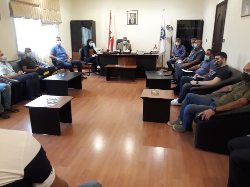 محافظ النبطية الدكتور حسن فقيه يترأس اجتماعا امنيا واجتماعيا لخلية ازمة كورونا في محافظة النبطية