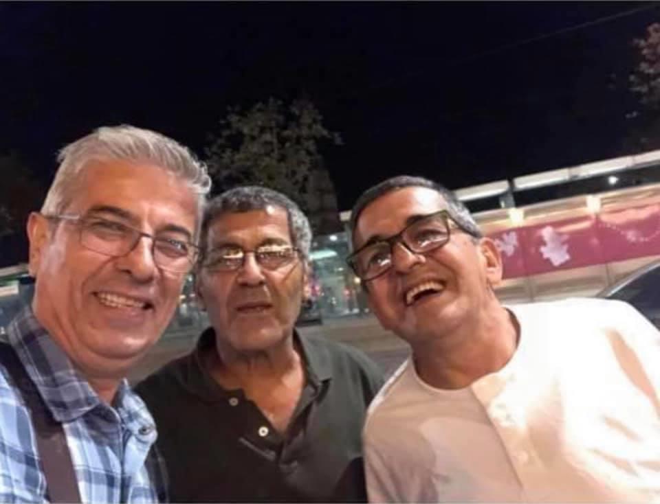 الدكتور نهاد مرعي متوسطاً صديقيه د يوسف غزاوي ونبيل علي ديب عواضة في باريس