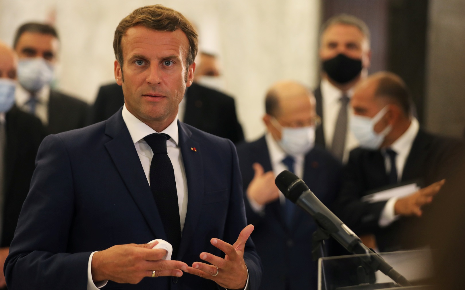 الرئيس الفرنسي ايمانويل ماكرون بعد لقائه مع زعاماء لبنان