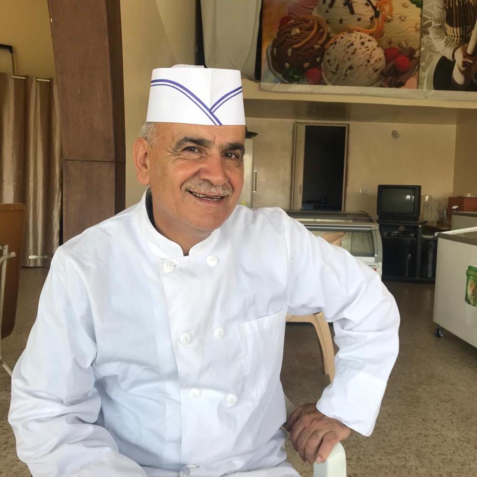 محمد عقل شرف ابن بلدة مشغرة.. إمتهن هذه المصلحة منذ عدة سنوات وبطريقة إحترافية ومواد طبيعية