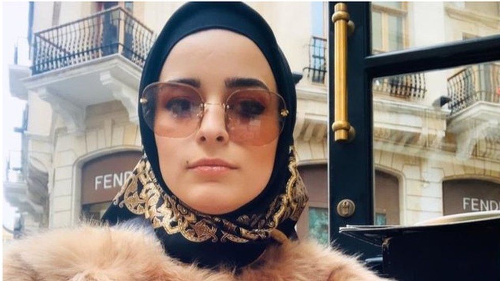 المدّعى عليها كيندا الخطيب، والمتهمة بالتواصل مع عملاء للعدو الصهيوني