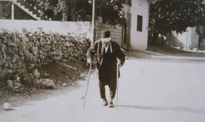 صورة المرحوم صالح عبود في سنواته الأخيرة، أُخذت له مقابل مكان البيت الذي  بني لاحقاً للأستاذ علي عبد الحسين حيدر