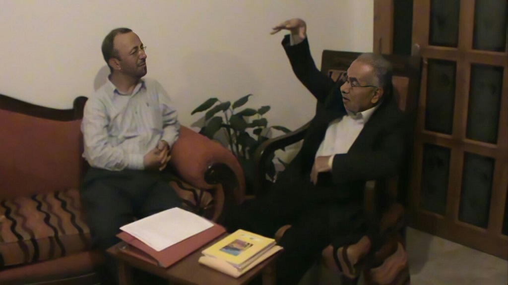 الأستاذ المربي فايز عباس أبو عباس  والكاتب المهندس عدنان سمور