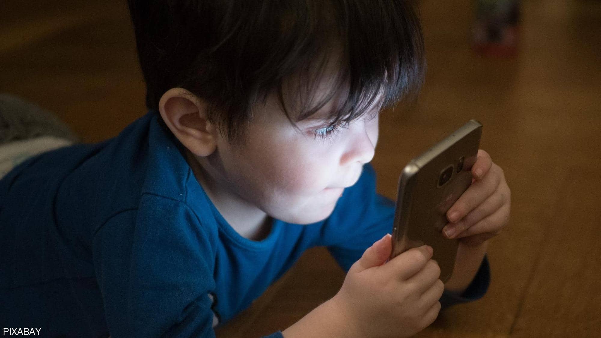 المستويات العالية من التعرض للشاشات يزيد خطر قصر النظر