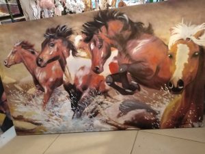 لا أًحبذ رسم مشاهد الحزن والدمار بل اعكسها ايجابا” محبة للوطن