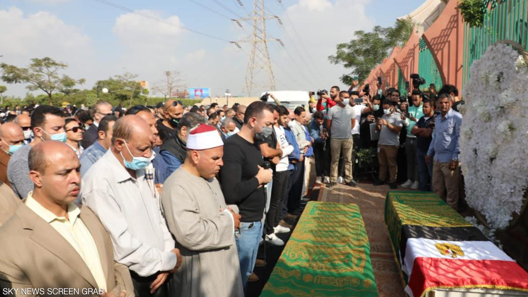 صلاة الجنازة على الفنانة المصرية الراحلة سهير البابلي