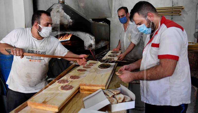 تحتاج عائلة من 4 أفراد إلى ما لا يقل عن 200 إلى 250 ألفاً لوجبة فطور عادية (عباس سلمان)