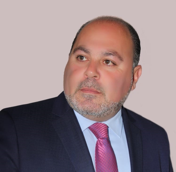 الكاتب نضال عيسى